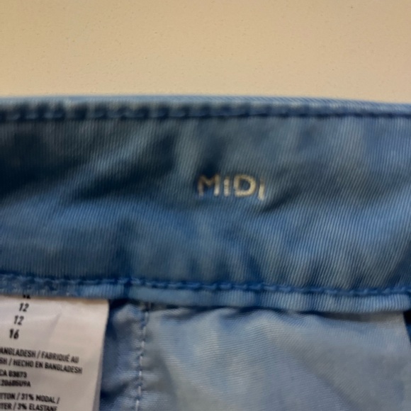 American Eagle Midi Shorts 12 - Picture 4 of 5